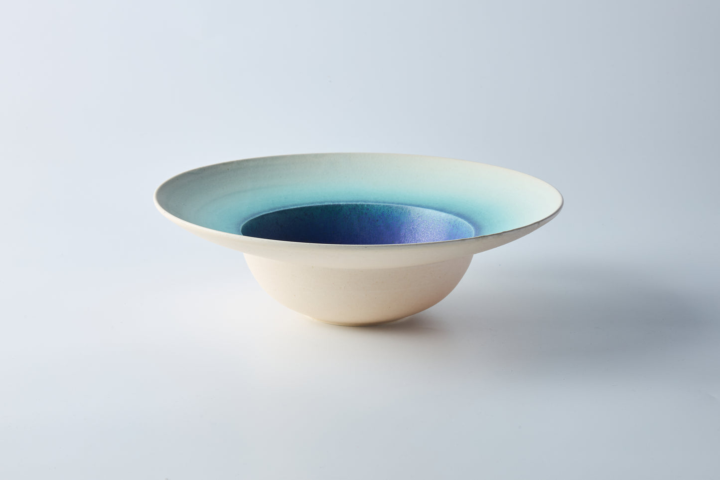 【旅皿】海の洞窟（コバルトリム深皿 26cm）