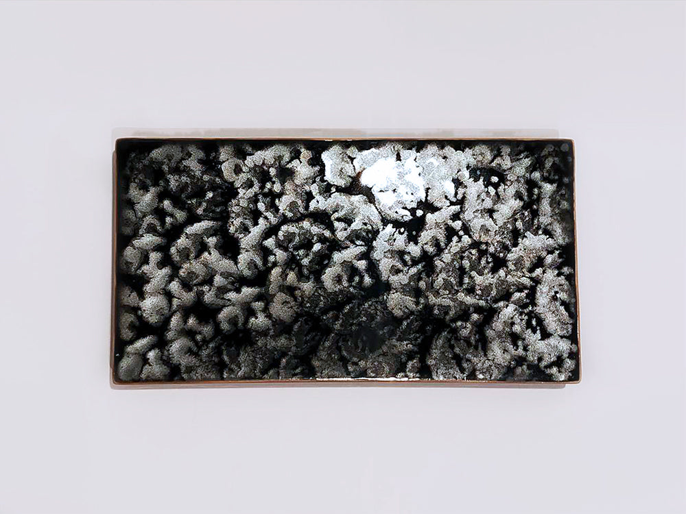 【旅皿】黒釉しぼり（渕赤絵無）長角板皿（低）20cm