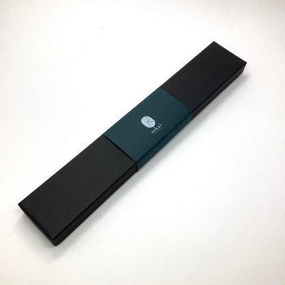 sakai kitchen ＜堺キッチン＞【ダイキチ】堺一文字吉國作 流清燦藍 三徳包丁 180mm AUS10 ダマスカス　白樫柄