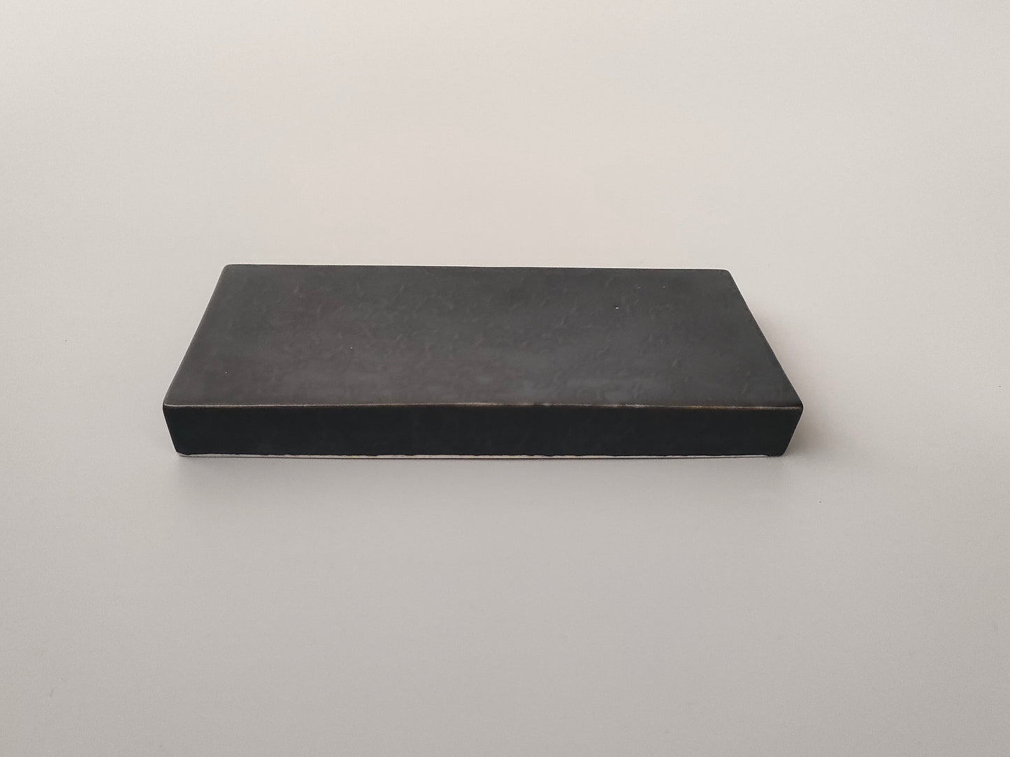 【旅皿】黒陶　長角板皿（低）20cm