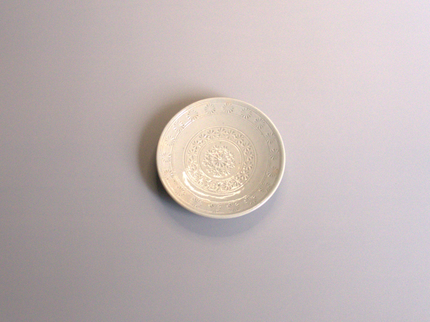 -Onlandstore　香山窯　印花文灰釉小皿-