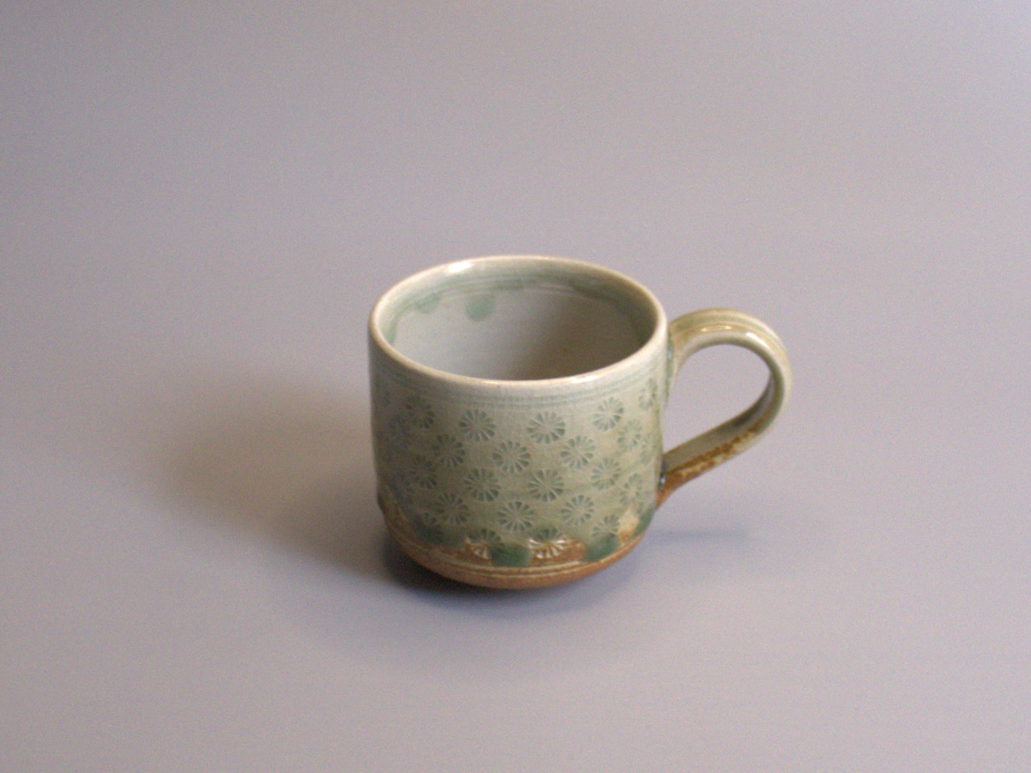 -Onland store　香山窯　ビードロ釉菊印花文マグカップ（角）-