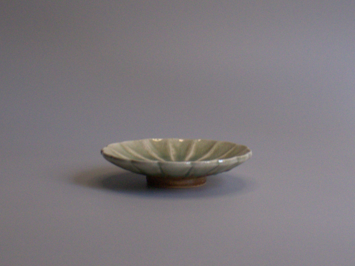 -Onland store　香山窯　ビードロ釉菊型天塩皿-