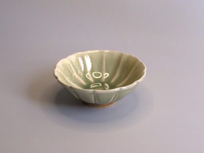 -Onland store　香山窯　ビードロ釉菊型平鉢-