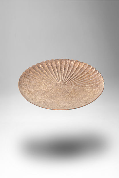 【旅皿】泡化粧 ブロンズ 片菊彫 22cmプレート