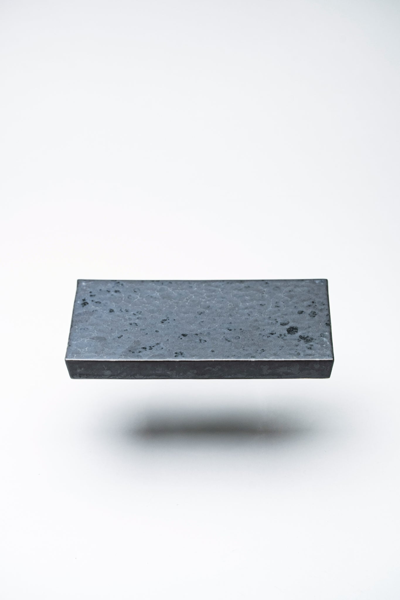 【旅皿】黒陶　長角板皿（低）20cm