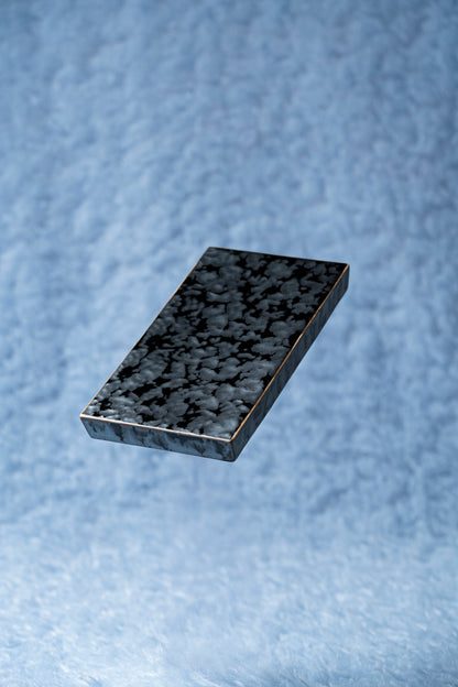 【旅皿】黒釉しぼり（渕赤絵無）長角板皿（低）20cm