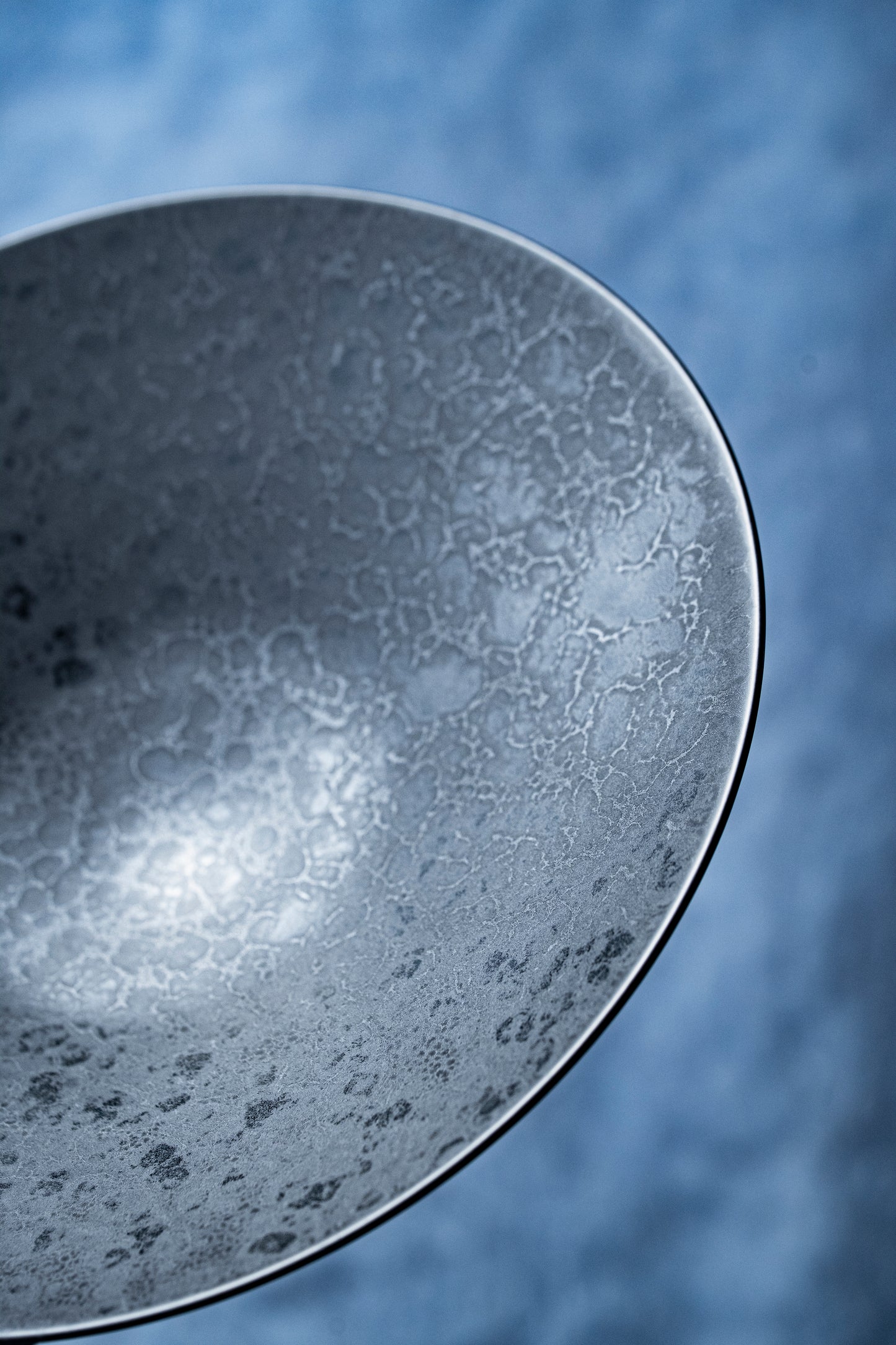 【旅皿】黒陶　クープボールプレート250