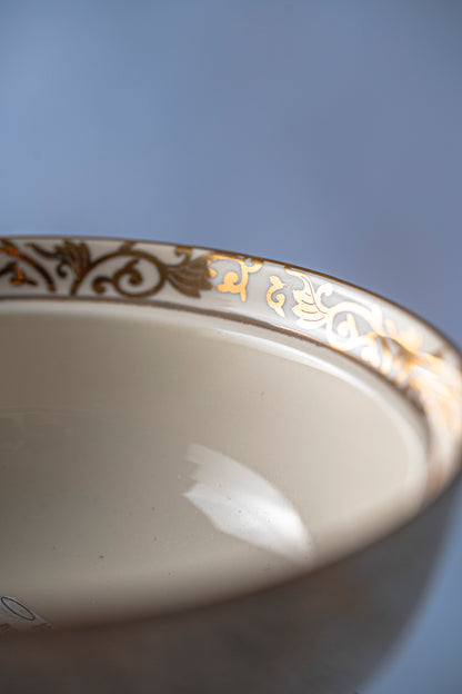 【旅皿】エンペラー（クリーム釉金彩菊華紋　4寸蓋物）