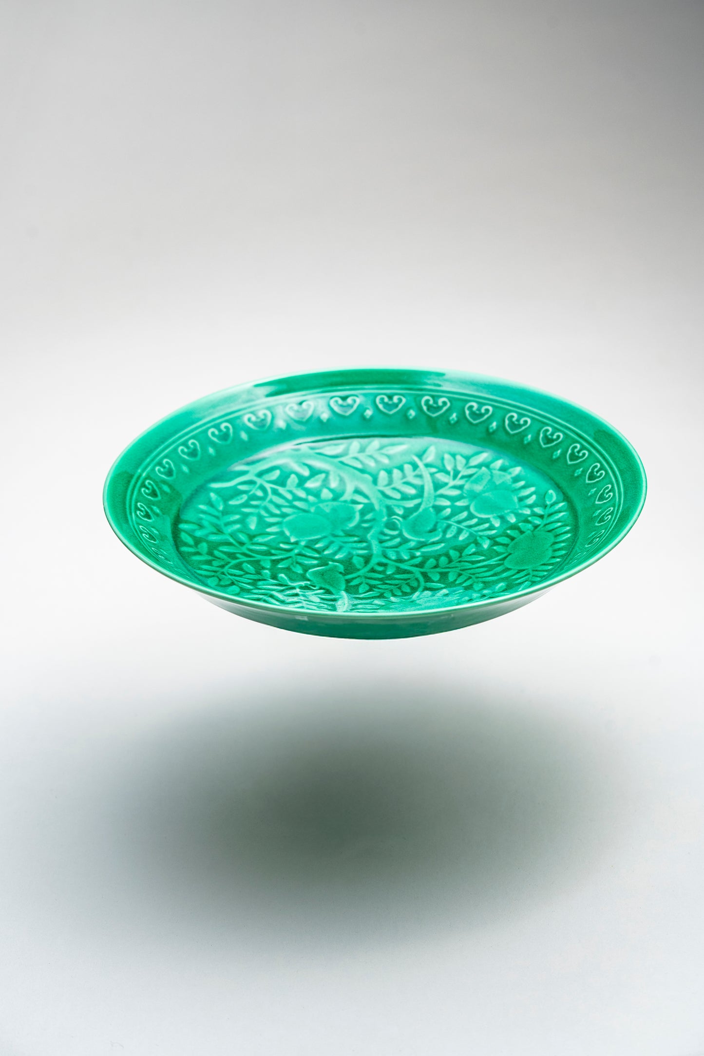 【旅皿】錦緑交趾浮彫紋　6.5寸皿