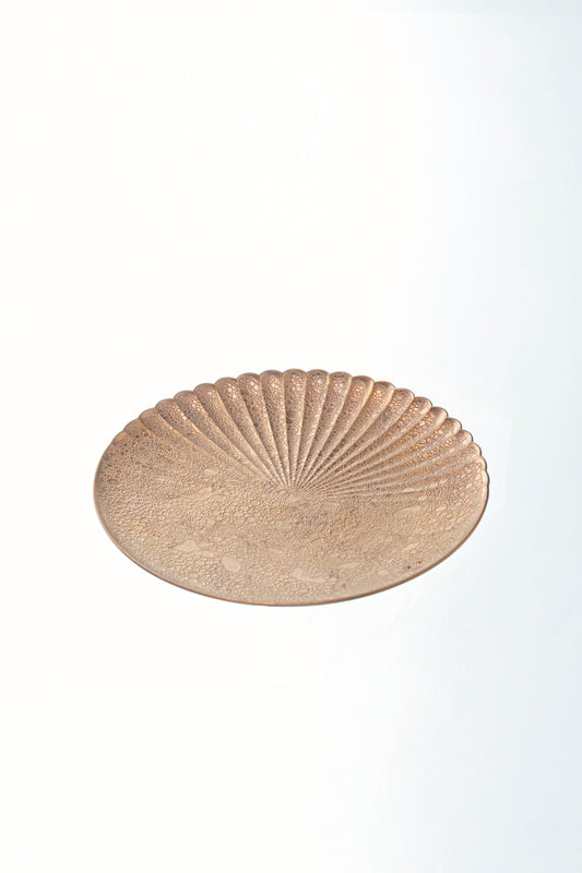 【旅皿】泡化粧 ブロンズ 片菊彫 22cmプレート